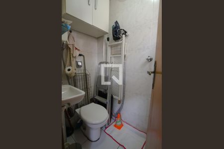 Apartamento à venda com 185m², 3 quartos e 4 vagas Apartamento à venda com 185m², 3 quartos e 4 vagasBanheiro de Serviço