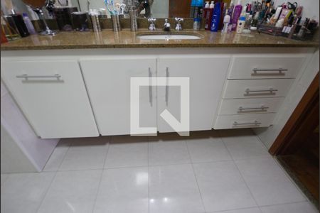 Apartamento à venda com 185m², 3 quartos e 4 vagas Apartamento à venda com 185m², 3 quartos e 4 vagasQuarto 2 - Suíte