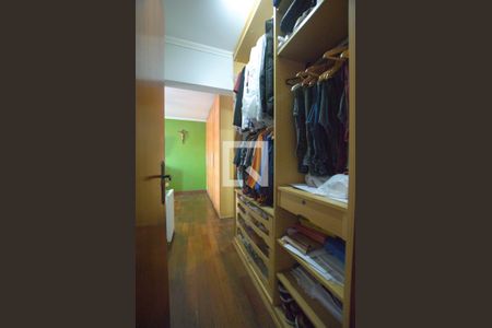 Apartamento à venda com 185m², 3 quartos e 4 vagas Apartamento à venda com 185m², 3 quartos e 4 vagasQuarto 2 - Closet