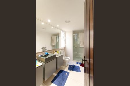 Casa à venda com 356m², 4 quartos e 4 vagasBanheiro da Suíte 3