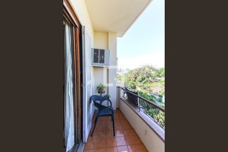 Apartamento à venda com 90m², 2 quartos e sem vaga Apartamento à venda com 90m², 2 quartos e sem vagaSacada da sala
