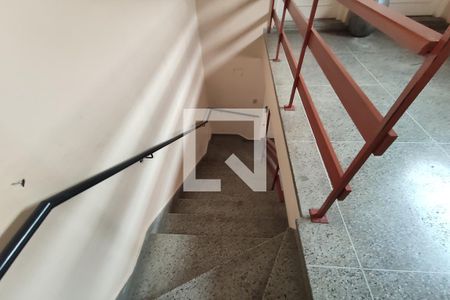 Apartamento à venda com 40m², 1 quarto e sem vagaEscada