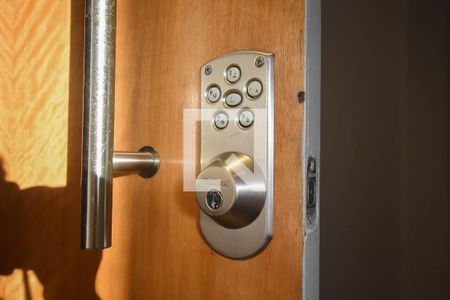 Apartamento à venda com 96m², 2 quartos e 2 vagas Apartamento à venda com 96m², 2 quartos e 2 vagasFechadura eletrônica