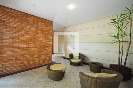 Apartamento à venda com 96m², 2 quartos e 2 vagasHall social