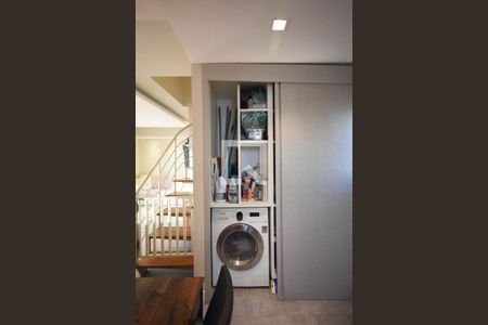 Apartamento à venda com 96m², 2 quartos e 2 vagas Apartamento à venda com 96m², 2 quartos e 2 vagasÁrea de serviço