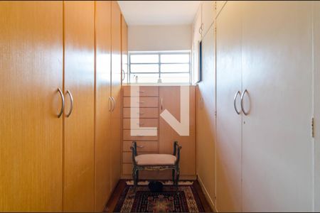 Casa à venda com 258m², 3 quartos e 6 vagas Casa à venda com 258m², 3 quartos e 6 vagasCloset da suíte