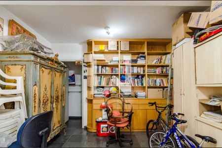 Casa à venda com 258m², 3 quartos e 6 vagas Casa à venda com 258m², 3 quartos e 6 vagasQuarto edícula