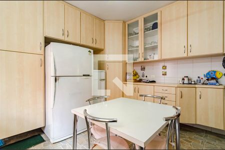 Casa à venda com 258m², 3 quartos e 6 vagas Casa à venda com 258m², 3 quartos e 6 vagasCozinha