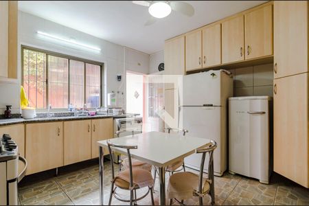 Casa à venda com 258m², 3 quartos e 6 vagas Casa à venda com 258m², 3 quartos e 6 vagasCozinha