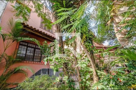 Casa à venda com 258m², 3 quartos e 6 vagas Casa à venda com 258m², 3 quartos e 6 vagasFachada edícula