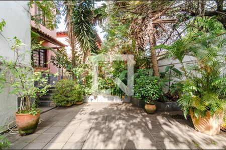 Casa à venda com 258m², 3 quartos e 6 vagas Casa à venda com 258m², 3 quartos e 6 vagasQuintal