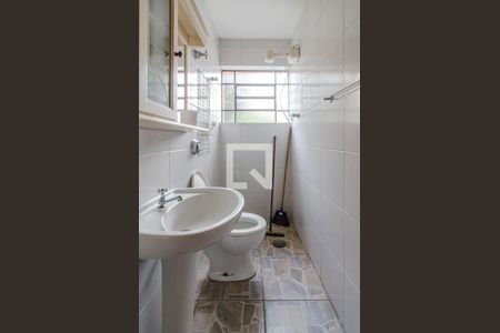 Casa à venda com 258m², 3 quartos e 6 vagas Casa à venda com 258m², 3 quartos e 6 vagasBanheiro de serviço