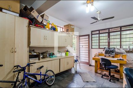 Casa à venda com 258m², 3 quartos e 6 vagas Casa à venda com 258m², 3 quartos e 6 vagasQuarto edícula