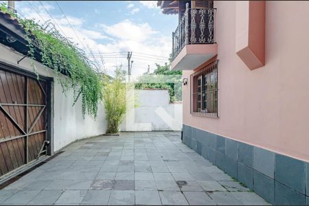 Casa à venda com 258m², 3 quartos e 6 vagas Casa à venda com 258m², 3 quartos e 6 vagasGaragem