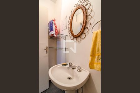 Casa à venda com 258m², 3 quartos e 6 vagas Casa à venda com 258m², 3 quartos e 6 vagasBanheiro da edícula