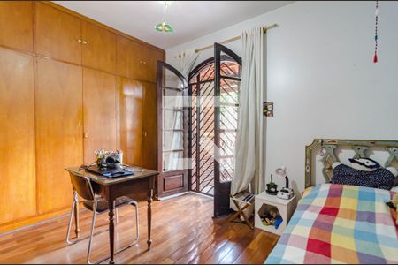 Casa à venda com 258m², 3 quartos e 6 vagas Casa à venda com 258m², 3 quartos e 6 vagasQuarto 2