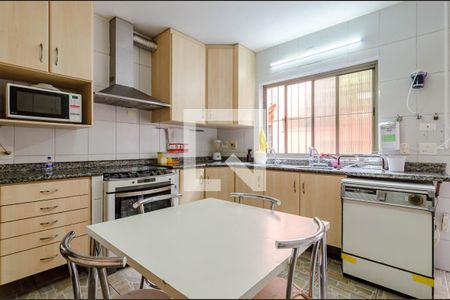 Casa à venda com 258m², 3 quartos e 6 vagas Casa à venda com 258m², 3 quartos e 6 vagasCozinha