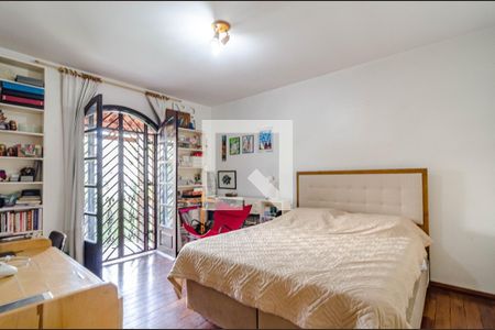 Casa à venda com 258m², 3 quartos e 6 vagas Casa à venda com 258m², 3 quartos e 6 vagasQuarto 1