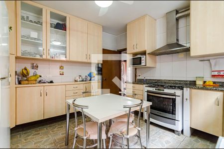 Casa à venda com 258m², 3 quartos e 6 vagas Casa à venda com 258m², 3 quartos e 6 vagasCozinha