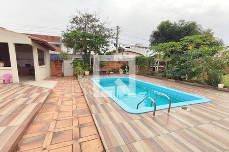 Casa à venda com 295m², 4 quartos e 3 vagas Casa à venda com 295m², 4 quartos e 3 vagasPátio e Piscina