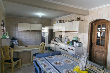 Casa à venda com 265m², 6 quartos e 5 vagas Casa à venda com 265m², 6 quartos e 5 vagasCozinha