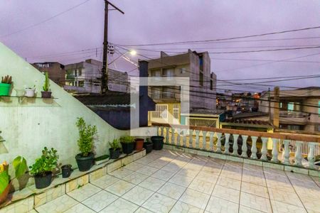 Casa à venda com 160m², 3 quartos e 2 vagas Casa à venda com 160m², 3 quartos e 2 vagasVaranda