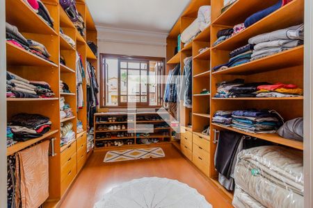 Casa para alugar com 220m², 3 quartos e 3 vagas Casa para alugar com 220m², 3 quartos e 3 vagasCloset da suíte