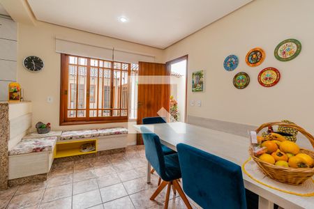 Casa para alugar com 220m², 3 quartos e 3 vagas Casa para alugar com 220m², 3 quartos e 3 vagasSala de jantar