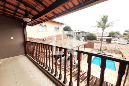 Casa à venda com 350m², 7 quartos e 10 vagas Casa à venda com 350m², 7 quartos e 10 vagasvaranda da Suíte 2