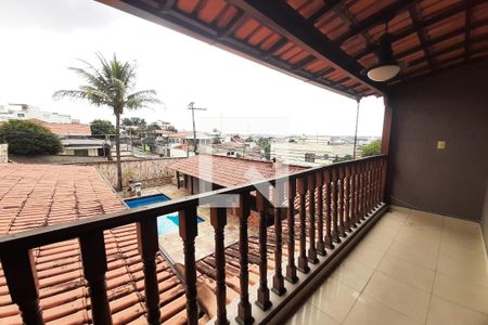 Casa à venda com 350m², 7 quartos e 10 vagas Casa à venda com 350m², 7 quartos e 10 vagasvaranda da Suíte 2