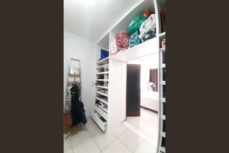Casa à venda com 350m², 7 quartos e 10 vagas Casa à venda com 350m², 7 quartos e 10 vagasCloset da suíte 2