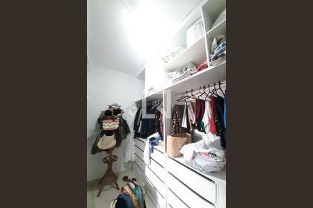 Casa à venda com 350m², 7 quartos e 10 vagas Casa à venda com 350m², 7 quartos e 10 vagasCloset da suíte 2