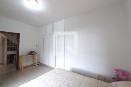 Casa à venda com 350m², 7 quartos e 10 vagas Casa à venda com 350m², 7 quartos e 10 vagasQuarto 1