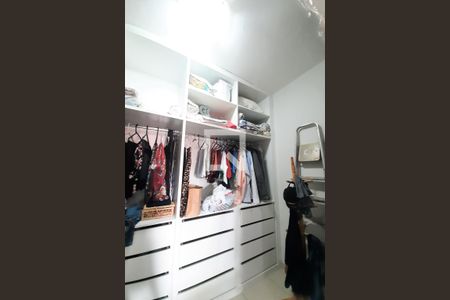 Casa à venda com 350m², 7 quartos e 10 vagas Casa à venda com 350m², 7 quartos e 10 vagasCloset da suíte 2