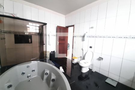 Casa à venda com 350m², 7 quartos e 10 vagas Casa à venda com 350m², 7 quartos e 10 vagasBanheiro da Suíte 2