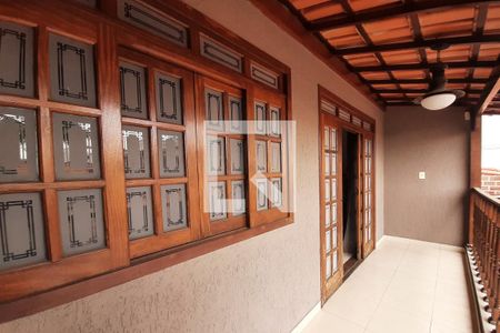 Casa à venda com 350m², 7 quartos e 10 vagas Casa à venda com 350m², 7 quartos e 10 vagasvaranda da Suíte 2