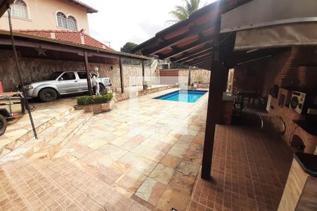 Casa à venda com 350m², 7 quartos e 10 vagas Casa à venda com 350m², 7 quartos e 10 vagasPiscina