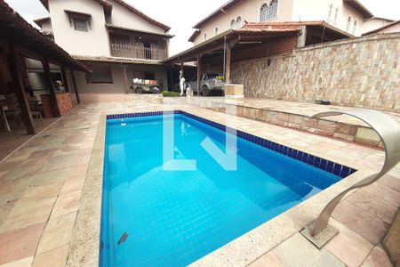 Casa à venda com 350m², 7 quartos e 10 vagas Casa à venda com 350m², 7 quartos e 10 vagasPiscina