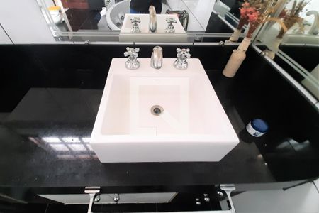 Casa à venda com 350m², 7 quartos e 10 vagas Casa à venda com 350m², 7 quartos e 10 vagasBanheiro da Suíte 2