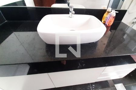 Casa à venda com 350m², 7 quartos e 10 vagas Casa à venda com 350m², 7 quartos e 10 vagasBanheiro da Suíte 1