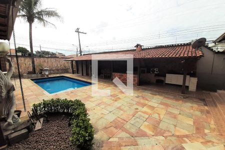 Casa à venda com 350m², 7 quartos e 10 vagas Casa à venda com 350m², 7 quartos e 10 vagasPiscina
