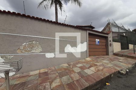 Casa à venda com 350m², 7 quartos e 10 vagas Casa à venda com 350m², 7 quartos e 10 vagasFachada