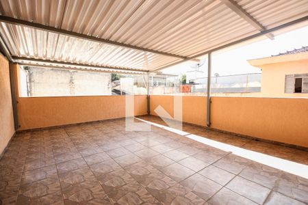 Casa à venda com 245m², 2 quartos e 4 vagas Casa à venda com 245m², 2 quartos e 4 vagasQuintal