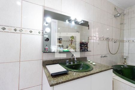 Casa à venda com 255m², 3 quartos e 3 vagas Casa à venda com 255m², 3 quartos e 3 vagasBanheiro Suíte