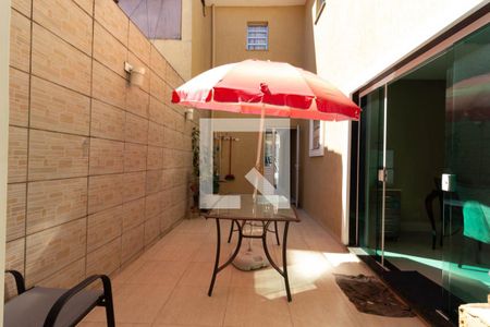 Casa à venda com 255m², 3 quartos e 3 vagas Casa à venda com 255m², 3 quartos e 3 vagasQuintal