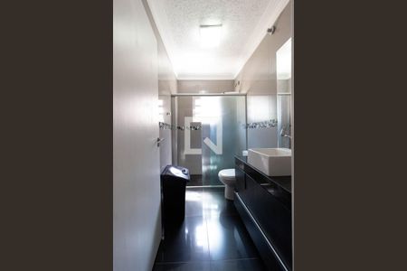 Casa à venda com 255m², 3 quartos e 3 vagas Casa à venda com 255m², 3 quartos e 3 vagasBanheiro