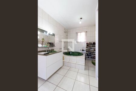 Casa à venda com 255m², 3 quartos e 3 vagas Casa à venda com 255m², 3 quartos e 3 vagasBanheiro Suíte