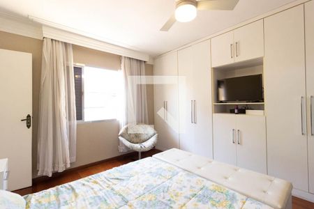 Casa à venda com 255m², 3 quartos e 3 vagas Casa à venda com 255m², 3 quartos e 3 vagasSuíte