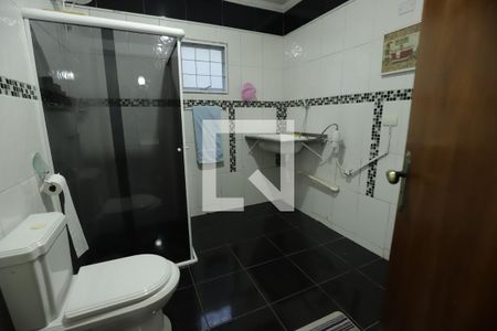 Casa para alugar com 300m², 4 quartos e 5 vagasBanheiro da Suíte 1