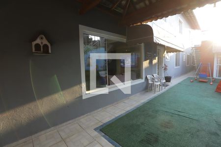Casa para alugar com 300m², 4 quartos e 5 vagasQuintal